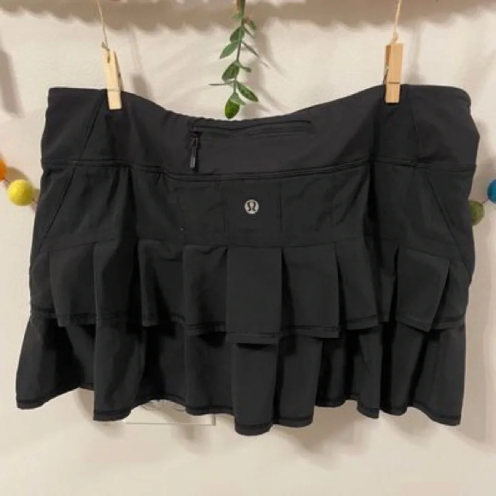 Lululemon Run: Tennis  Skirt *4-way Stretch Black  Size 10